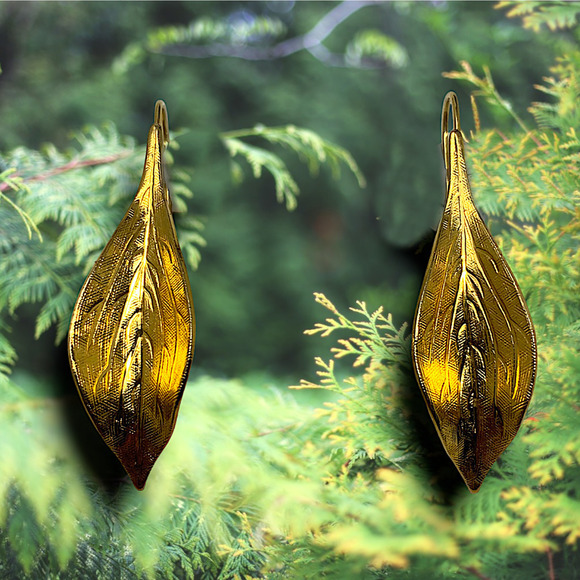 Vintage Y2K Gold Tone Figural Leaf Pierced Dangle Drop Earrings Modernist Carded - Picture 1 of 4